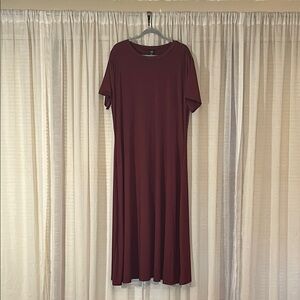 Elegant Burgundy Maxi Dress